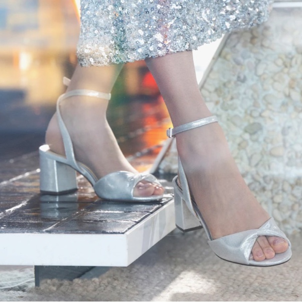 Nina Metallic true Silver reflective Heeled Sandals Nigella Fly size 8